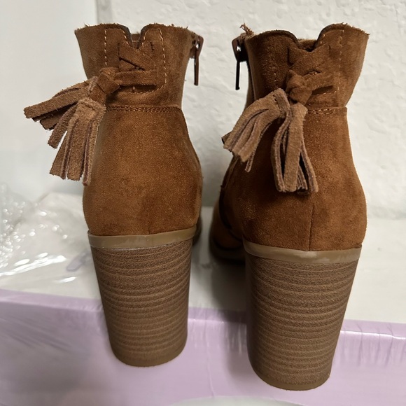 Universal Threads Brown Boots - Picture 4 of 4